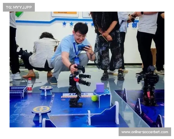 西安花游赛事启用机器人团队 提供16国语言服务助力运动员接待 西安花游赛事启用机器人团队 提供16国语言服务助力运动员接待